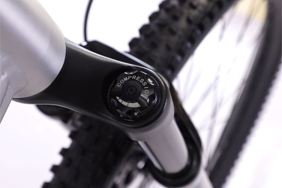 Велосипед YUEH Y005 / Y006 (Y005 M Серебристый) 12073668 Велосипед YUEH Y005 / Y006 (Y005 M Серебристый) 1145877161